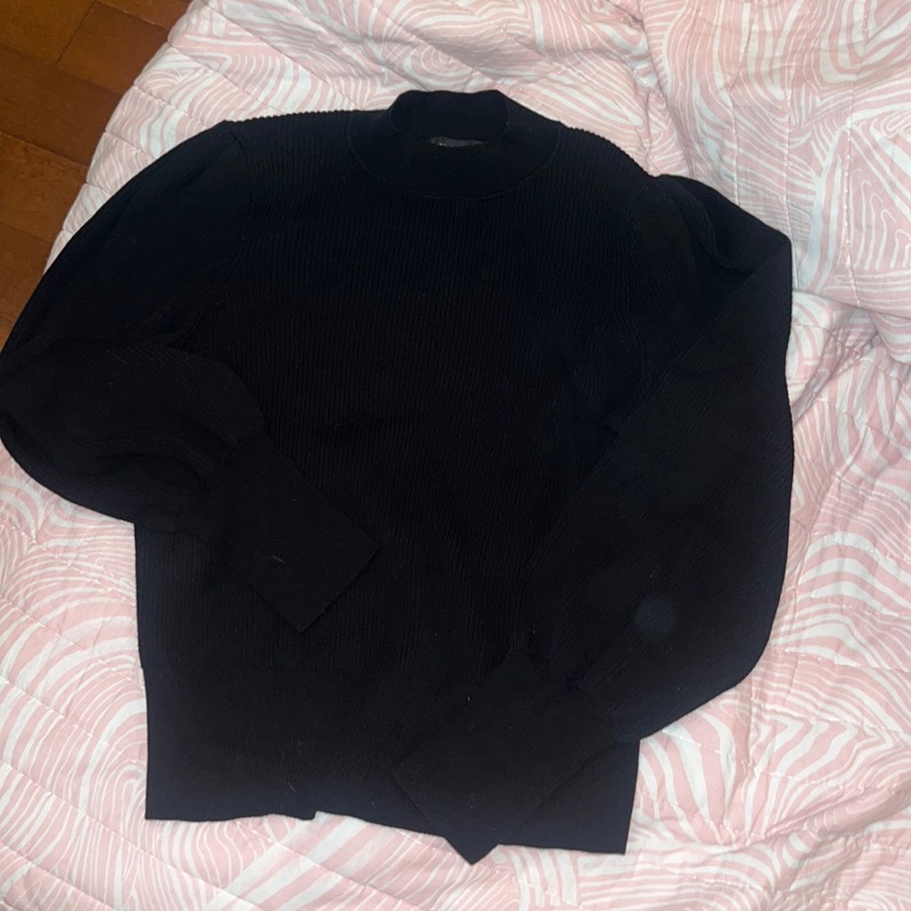 Banana Republic Soft Turtle Neck with Large Sleeves Size M